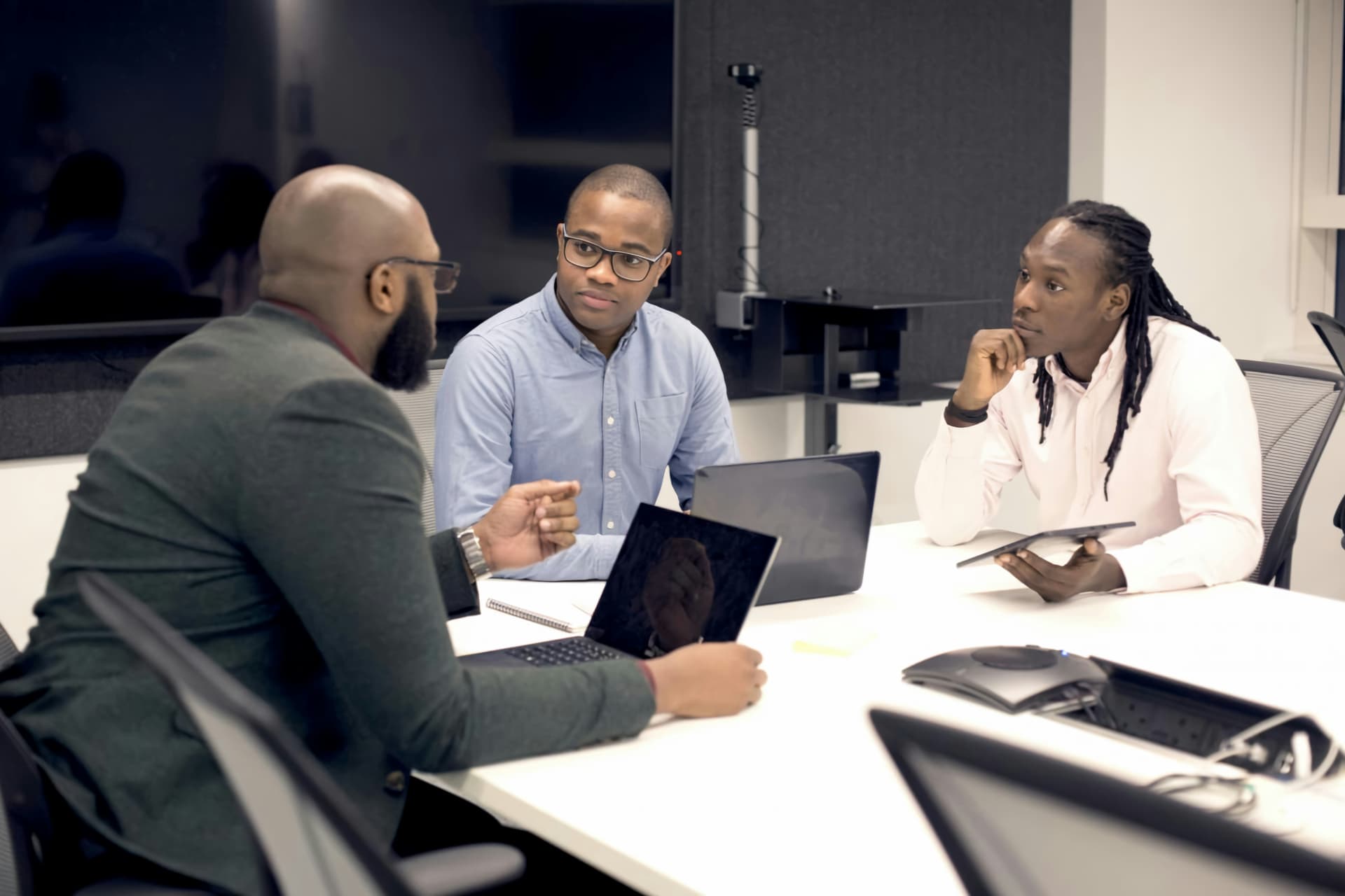 Resourcin consultants collaborating with a client.